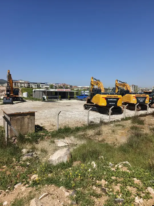 Balıkesir Palplanş: ekskavatöre bağlı vibro çakıcı